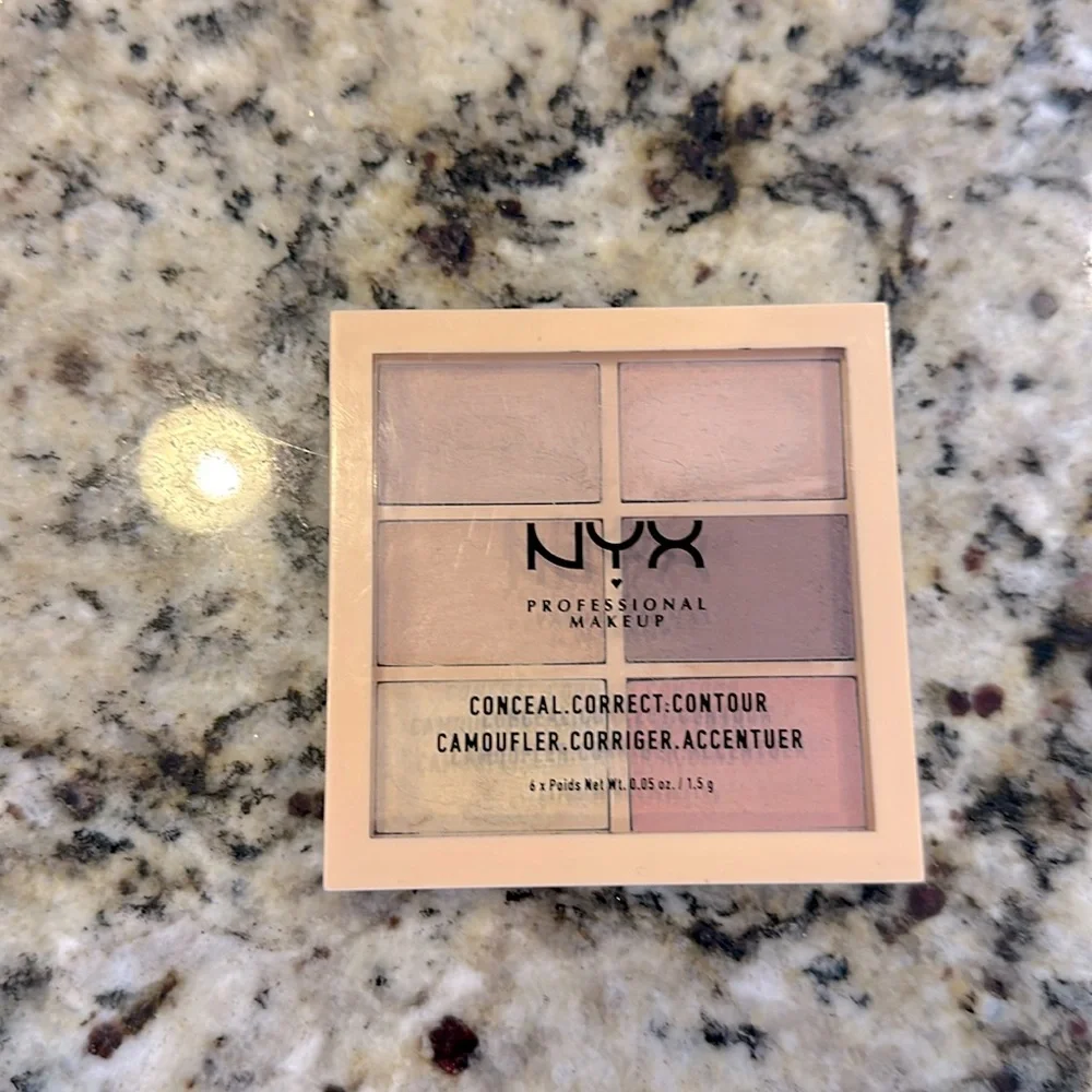 NYX Conceal Correct Contour Palette Light